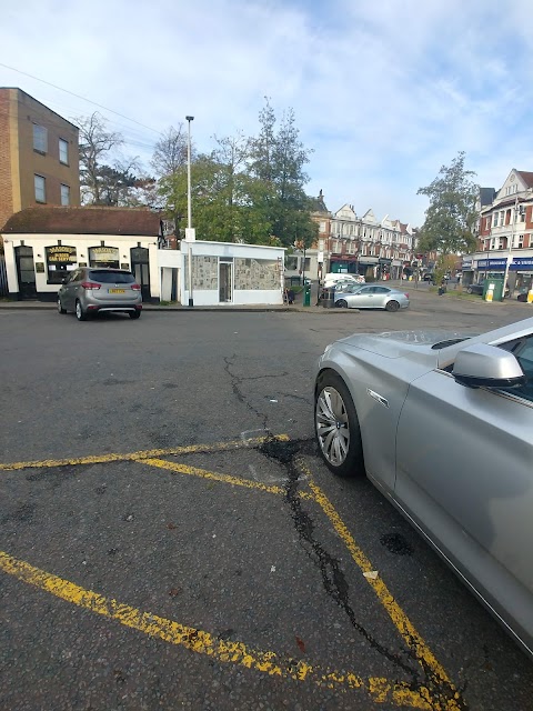 Mason's Car Service Woodford Station