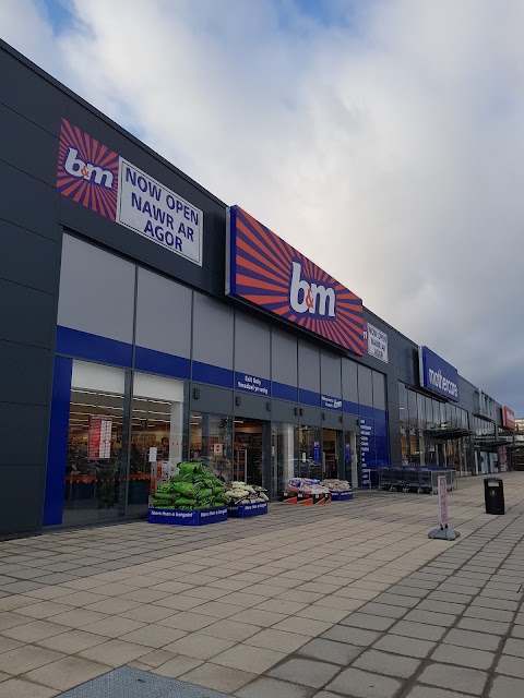 B&M Store