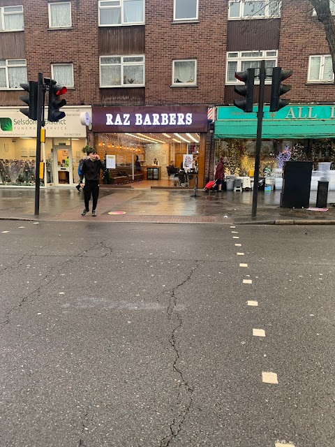 RAZ BARBERS SELESDON