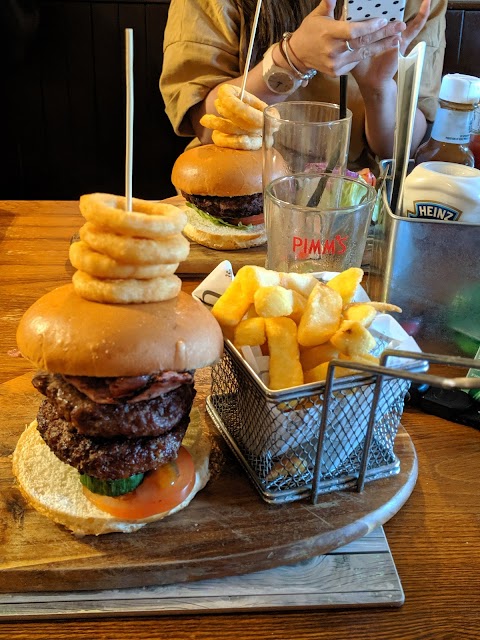 The Gate Hangs Well Public House