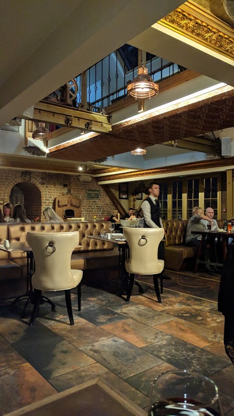 Carpathia Bar & Restaurant