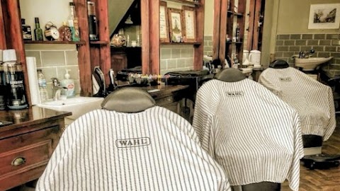 Maxwell’s Barber Shop (formally Les’s)