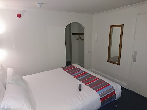 Travelodge Cardiff Airport