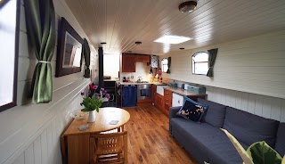 Roisin Dubh Houseboat