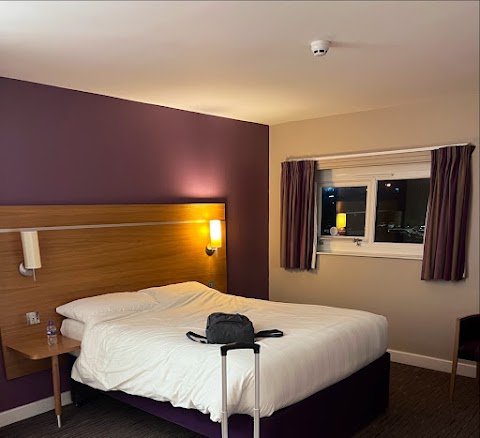 Premier Inn Manchester Airport Runger Lane South