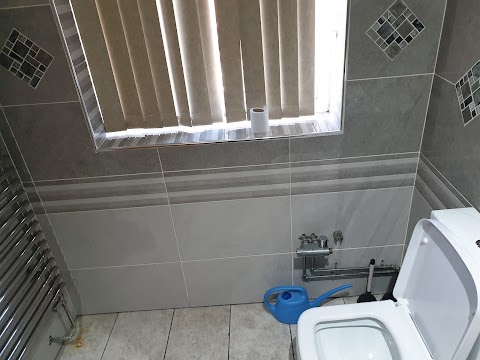 BIG ROOM rusholme WITH TV AND PRIVATE BATHROOM-parking&wifi