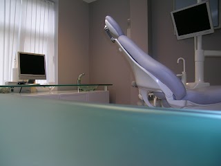 IQ Dental & Implant Centre