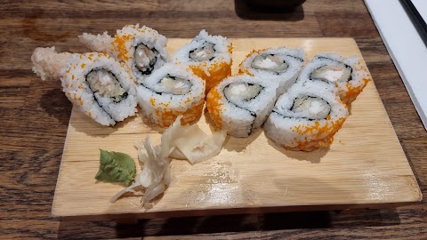 Zakura Noodle & Sushi Restaurant