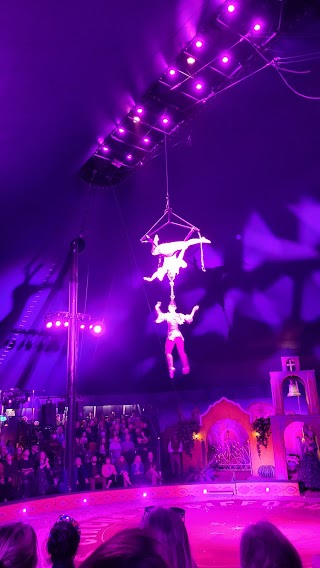 Giffords Circus