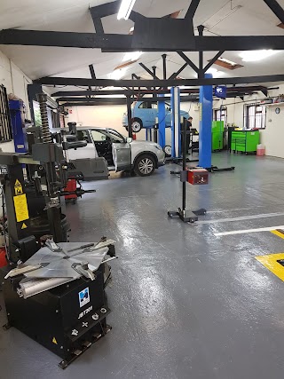 E & D Motors Handforth MOT centre