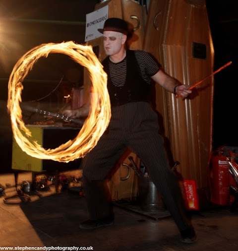 Solo Circus - Circus Skills Entertainer