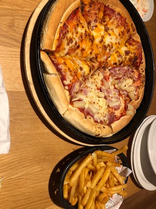 Pizza Hut Restaurants