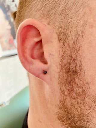 Posh holes body piercing