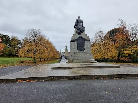 Pittencrieff Park