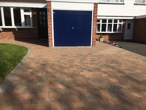 Blitzmyplace - Driveway, Patio & Gutter Cleaning