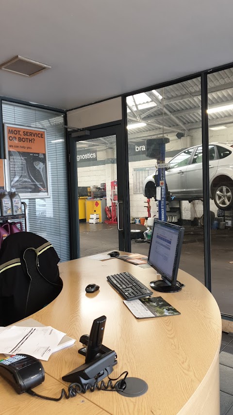 Halfords Autocentre West Ealing