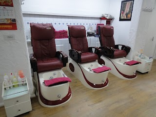 Tips & Toes Nail Studio