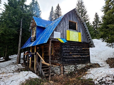 Туристичний притулок на полонині Плісце