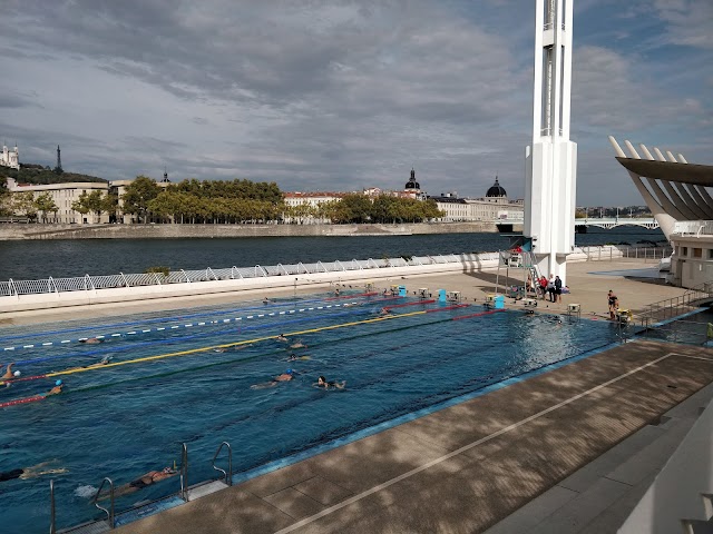 À La Piscine