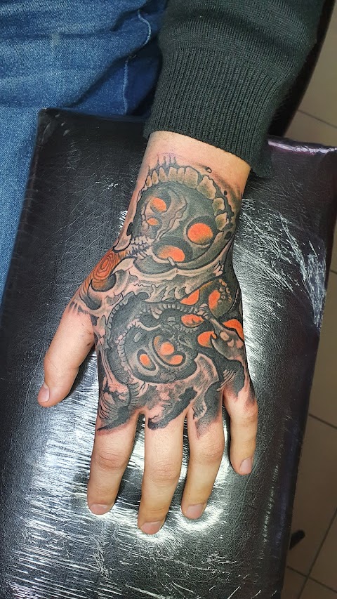 TATTOO STUDIO black&red