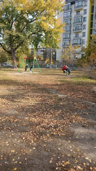 детская площадка школы