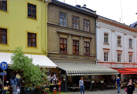 Old Lemberg (3 rooms apartment in city center per day)