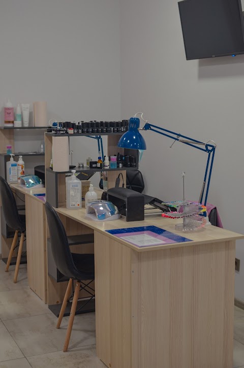 Lampa Beauty Bar and Tailor