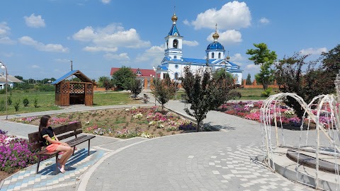 Нечаянський парк. Біля храму Святого Преображення Господнього