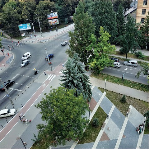 Скверик на Галицькій