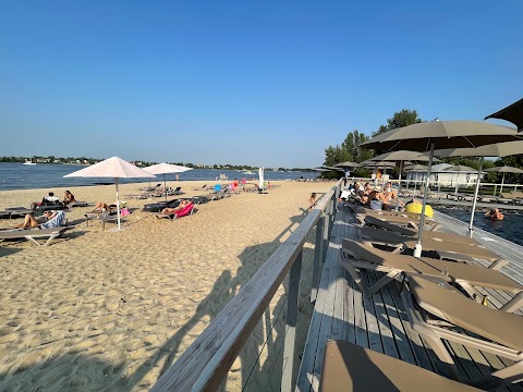 Beach Club Маячок