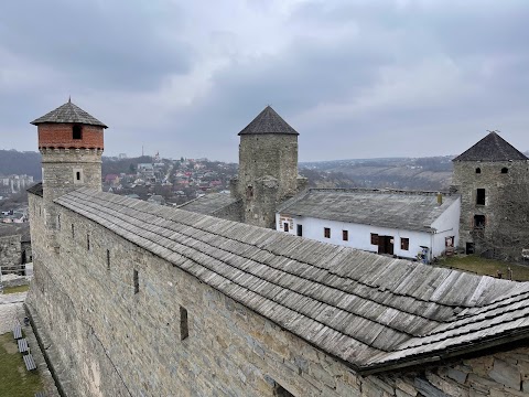 Пам'ятник бджолі