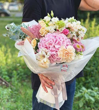 Купить цветы в Киеве с доставкой