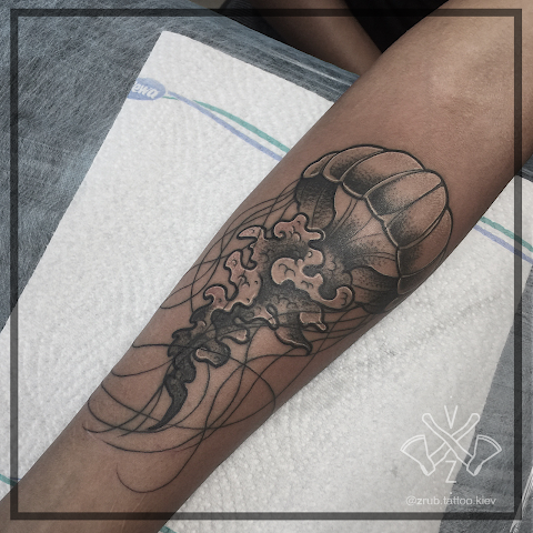 Zrub Tattoo Studio Kyiv (тату студія Київ, тату майстер Vlad Zrub, салон тату в Києві)