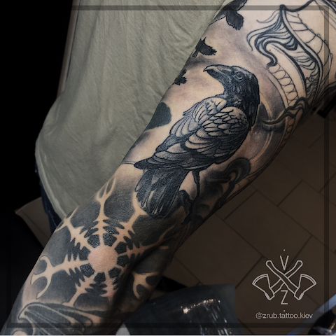 Zrub Tattoo Studio Kyiv (тату студія Київ, тату майстер Vlad Zrub, салон тату в Києві)