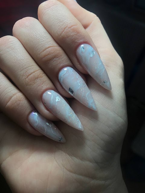 IZI nails