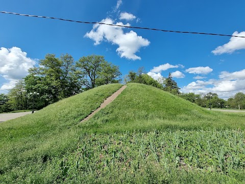 Кургани Гульбище та Безіменний