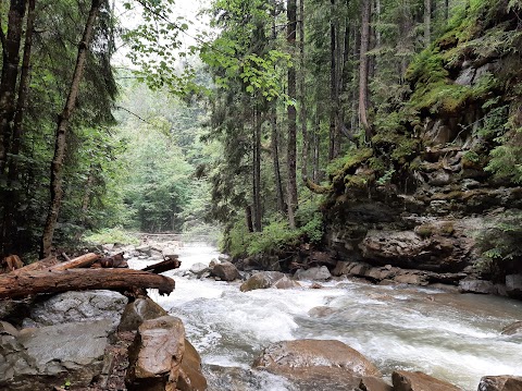 Водоспад Дівочі Сльози