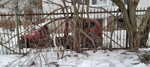 Заброшений автомобіль