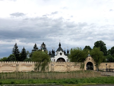 Музей-заповідник "Козацькі могили"