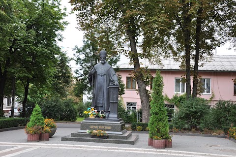 Пам'ятник патріарху Йосипу Сліпому