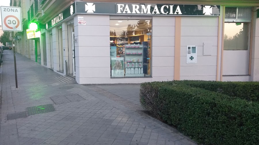 Foto farmacia Fcia. M. Carmen Camacho Jiménez