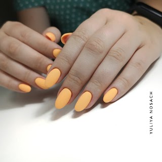 Nail master Yuliya Nosach