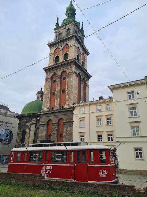 Успенська церква, вежа Корнякта і каплиця трьох Святителів ПЦУ