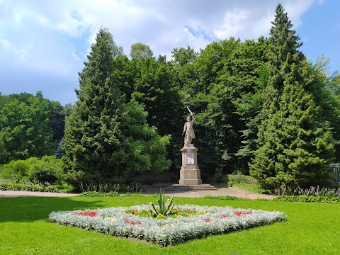 Стрийський парк, лебедине озеро