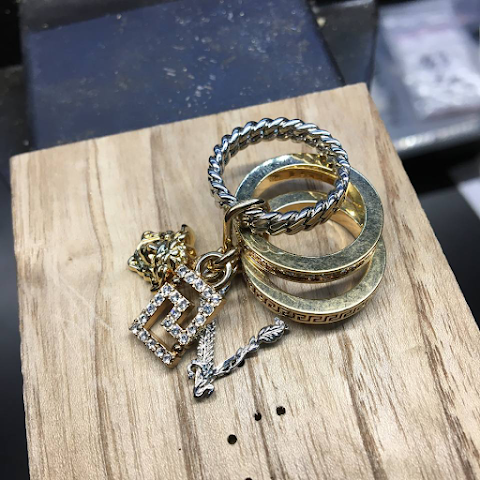 Jewellery repair service