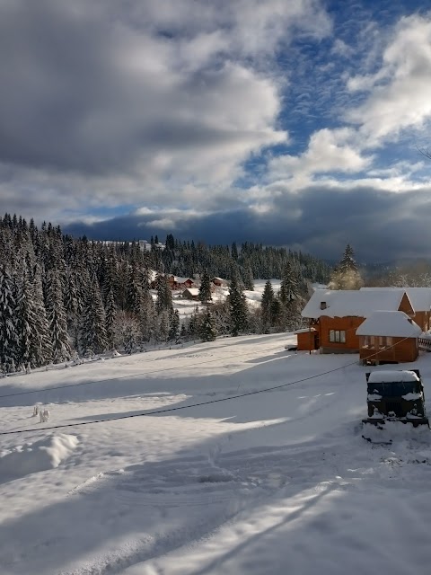 Котедж «HOLIDAY HOUSE»