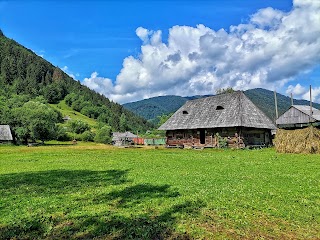 Садиба "Бiля рiчки"