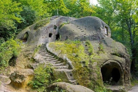 Печерний монастир в Розгірче