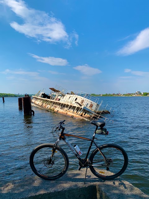 Корабель, що затонув, "Капітан Остапенко"