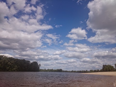 Пляж “В кінці Троєщини” (необлаштований)